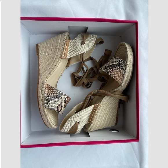 VINCE CAMUTO, NEW WOVEN WEDGE WOMEN SANDAL, - Picture 6 of 7